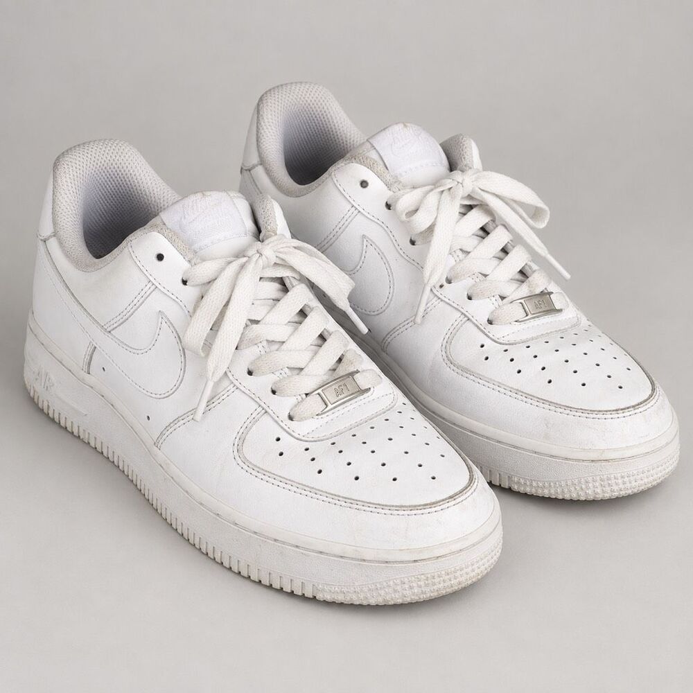 Nike Air Force 1 Low White Sneakers est size 9.5 men’s